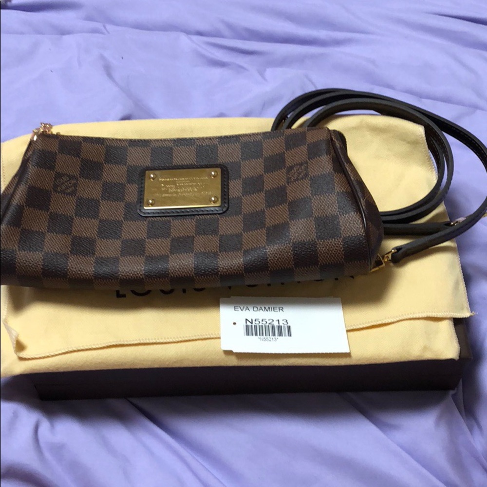 Louis Vuitton damier Eva clutch